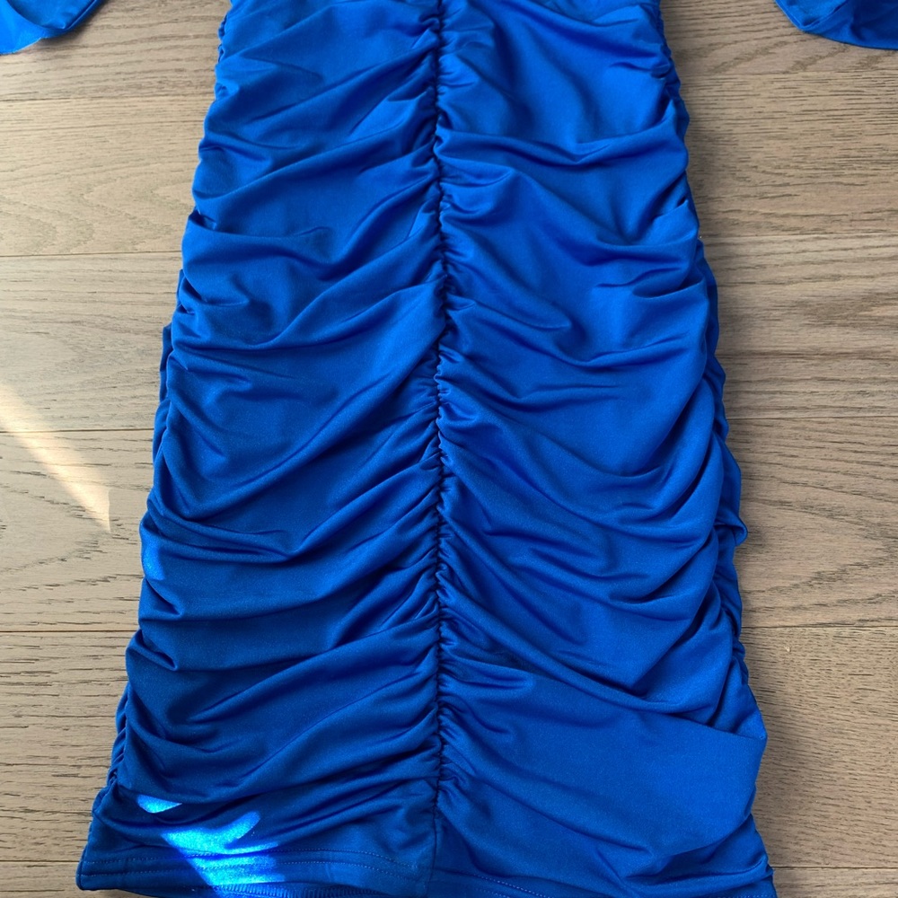 Guess V- Neck Ruched Dress - Picture 7 of 7